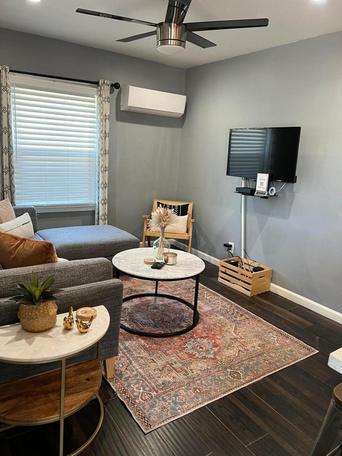 Apartment Located In Historic District Mins To Downtown, Beaches & Convention Center Long Beach Esterno foto
